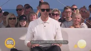 Absurdalne zadania i prawdziwe emocje - napisy
