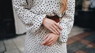 Sukienki w groszki powracają. Jakie modele wybrać?