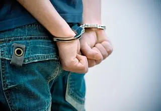 Kobieta złożyła donos na nastoletniego syna. Pokazała policji jego pokój