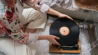 Czym są płyty winylowe i jak można je odtwarzać?