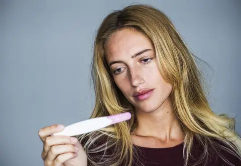 Pozytywny test owulacyjny – jak go wykonać i jak zinterpretować wyniki?