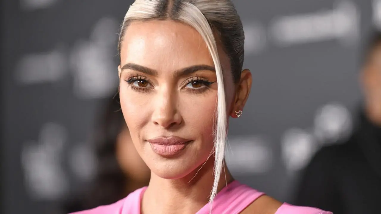 Kim Kardashian znowu zaskakuje. Zapłaciła fortunę za ten przedmiot, który  nosiła księżna Diana - Dzień Dobry TVN