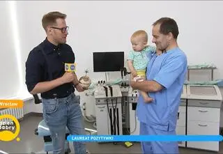 Laureat majowej Pozytywki - doktor Adam Mol nazywany jest aniołem. Operuje niemowlęta