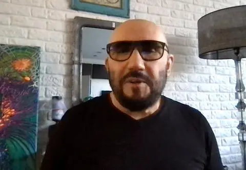 Grzegorz Skawiński o udziale w programie "Mask Singer": "Wciągnęło mnie to"