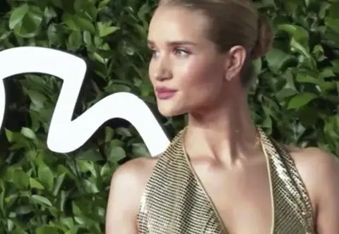 Rosie Huntington-Whiteley urodziła. Modelka i Jason Statham powitali na świecie drugie dziecko