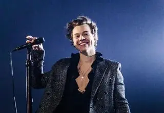 Harry Styles pójdzie na bal maturalny ze swoją fanką. "To będzie dobra impreza"
