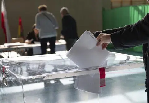 Czy młodzi Polacy pójdą na wybory? "Uważają, że politycy się nimi nie interesują"