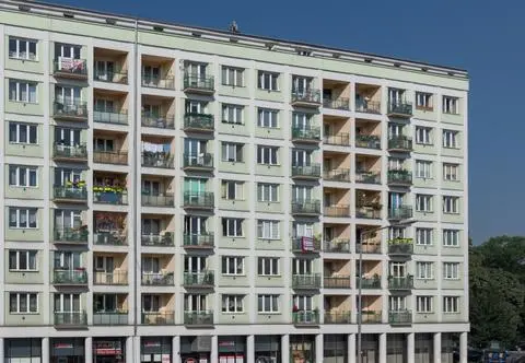 Matka 2,5-latka, który wypadł przez okno z poważnymi zarzutami. Grozi jej dożywocie 