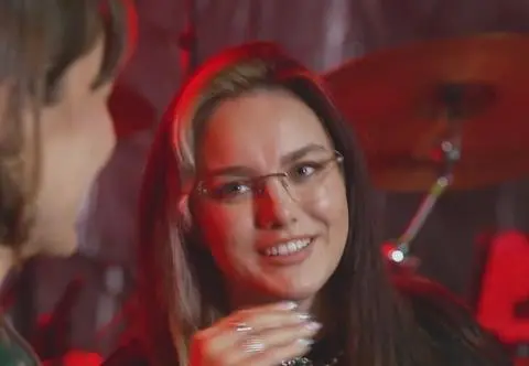 Ewa Farna ruszyła w trasę koncertową. Co zawsze zabiera ze sobą na koncert? "Jestem dumna z tej torebki"