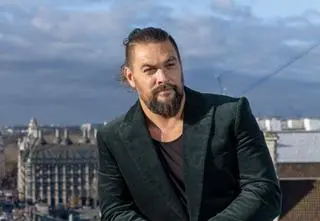 Jason Momoa z nową dziewczyną. "Pojawia się wzór, że wymienia się starszą partnerkę na młodszą"