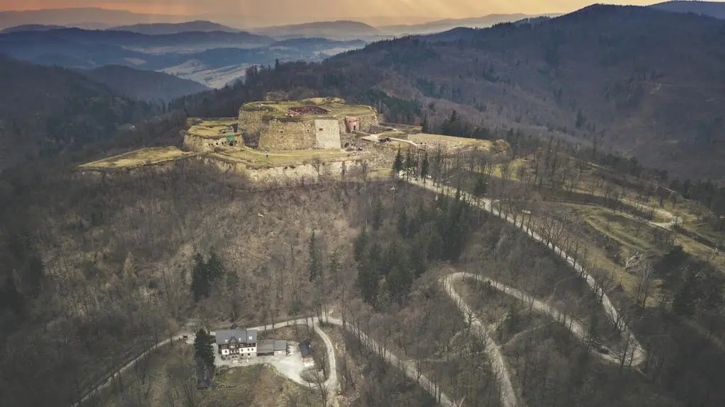 Fenomen na skalę światową znajduje się na Dolnym Śląsku. "Mamy tutaj możliwość nocowania"