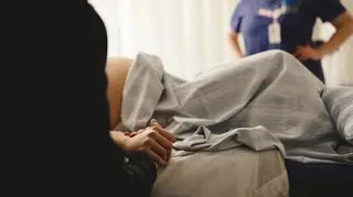 Po porodzie założono jej 200 szwów, dziecko ważyło 5 kilogramów. "Myśleli, że waga się zepsuła"