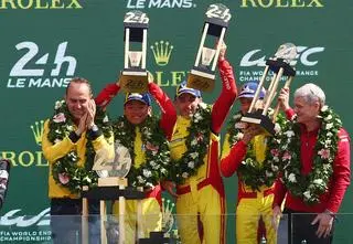 Robert Kubica mistrzem wyścigu 24H Le Mans. "To jest gigant"
