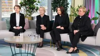 Włożyły koloratki i spełniają posługę księdza