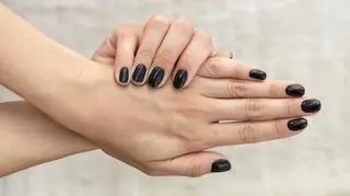 Manicure brazylijski hitem 2025 r. Na czym polega i jak go wykonać?