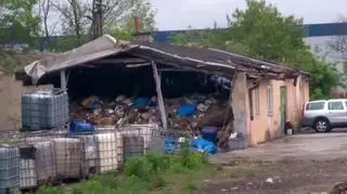 Żyje z chemicznymi odpadami pod domem. “Być może już jestem podtruty, burmistrza to nie interesuje”