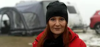 Nawet mroźna zima nie powstrzyma ich przed podróżą. "Budzimy się, jest 5 stopni w przyczepie"