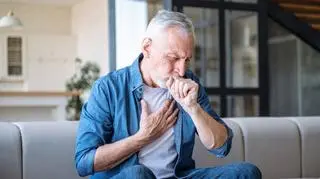 Kaszel palacza - w jaki sposób sobie z nim poradzić?