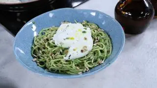Spaghetti z jarmużowym pesto i burratą