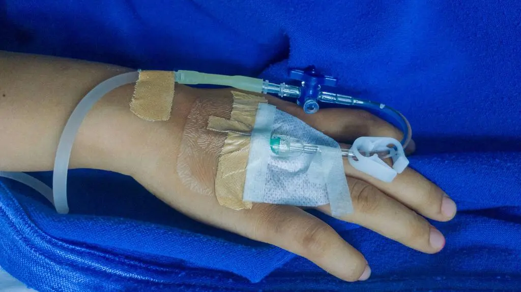 Lekarka i jej mąż adoptowali 4-latka z wadą serca.  "To dziecko tak łatwo było pokochać"