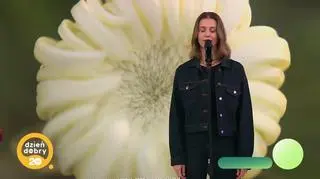 Julia Kamińska w piosence “Morze” 