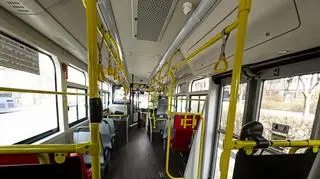 Kobieta z dwójką dzieci została wyproszona z autobusu. "Pasażerce należą się przeprosiny".