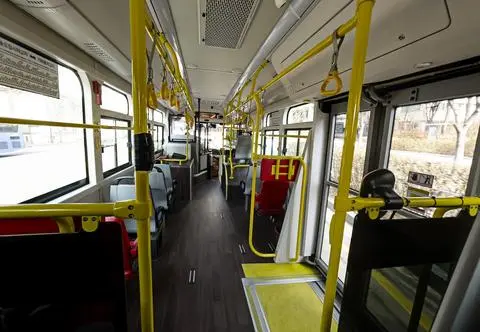 Kobieta z dwójką dzieci została wyproszona z autobusu. "Pasażerce należą się przeprosiny".