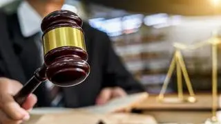 Opiekun skrzywdził 16 dzieci. Trafił do więzienia na 707 lat 