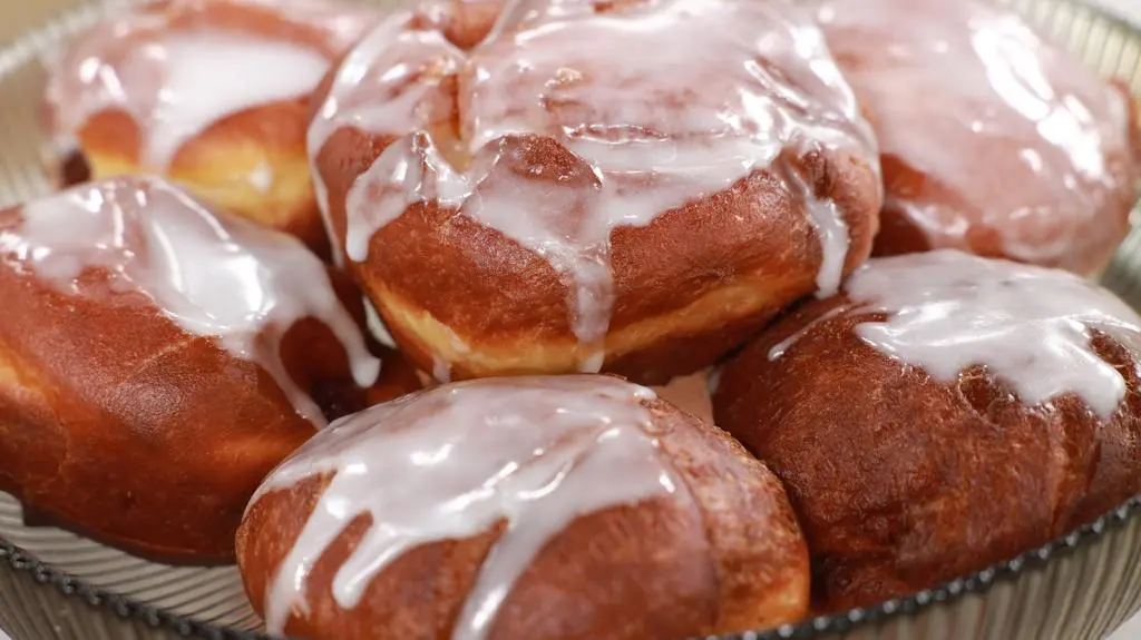 Proste przepisy na tłusty czwartek. Sprawdź, jak zrobić pączki pieczone, smażone i wegańskie
