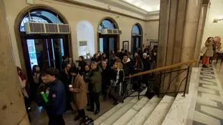 "Chopinomania". Czekają godzinami w kolejce, by dostać wejściówki. "Wstałem o 2:00, żeby znowu tu przyjechać"