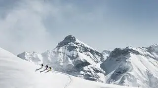 Akcja ratunkowa w Alpach. Freeriderzy wywołali potężną lawinę