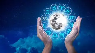 koło znaków zodiaku na tle nieba