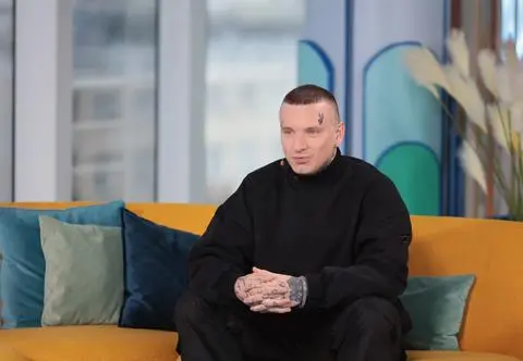 Muzyczny łamacz serc i jego "Herbata z imbirem". Co słychać u Smolastego?