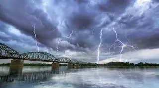 Alerty RCB dla pięciu województw. "Przygotuj się na ewentualne podtopienia"