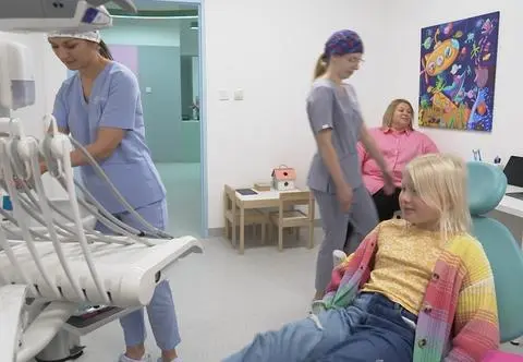 Jak pomóc dziecku przełamać strach przed dentystą? Mamy wskazały bardzo skuteczny sposób
