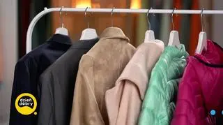 Jak odświeżyć płaszcz, garnitur lub sukienkę?