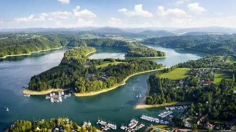 Czyste i bezpieczne kąpielisko - jak je znaleźć? Jak sprawdzić aktualny stan wody?