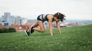 Na czym polega burpees? Jak wykonać to ćwiczenie i jakie efekty można osiągnąć?