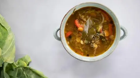 Minestrone z młodą kapustą