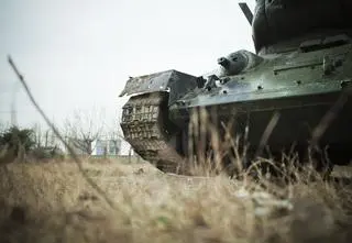 Rosyjscy żołnierze zgwałcili, a potem zabili matkę i siostrę 17-latki z Ukrainy. "Ze szczególnym okrucieństwem"