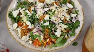 Sałatka zimowa z sosem herbacianym - przepis