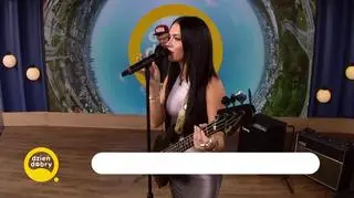 Kaeyra w piosence „Put me first” 