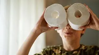 Ściereczki wielorazowego użytku zamiast papieru toaletowego? Kontrowersyjny trend na TikToku