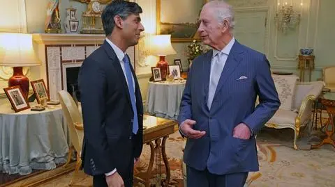Król Karol III i premier Rishi Sunak