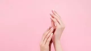 Modne paznokcie milky pink. Poznaj nasze propozycje stylizacji 