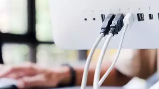 Kabel do monitora – jak wybrać odpowiedni kabel do wyświetlacza? Jakie są rodzaje kabli do monitora?