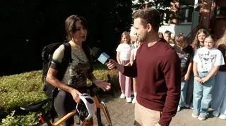 Polonistka codziennie pokonuje 30 km na rowerze, by dojechać do szkoły. "To już 10 lat"