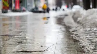 Pogoda na czwartek. W kilku regionach będzie ślisko. Zachowajmy ostrożność