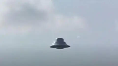 Fenomen wiary w kosmitów. Czy UFO jest wśród nas?