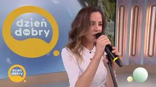 Natalia Lesz w piosence “Więcej chcę” (ok)